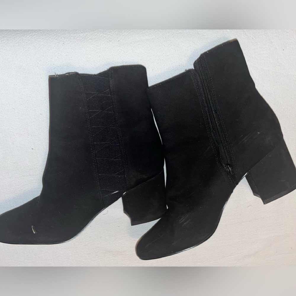 Nine West Women’s, Size 7M Qualner Black Faux Suede Block Heels Booties